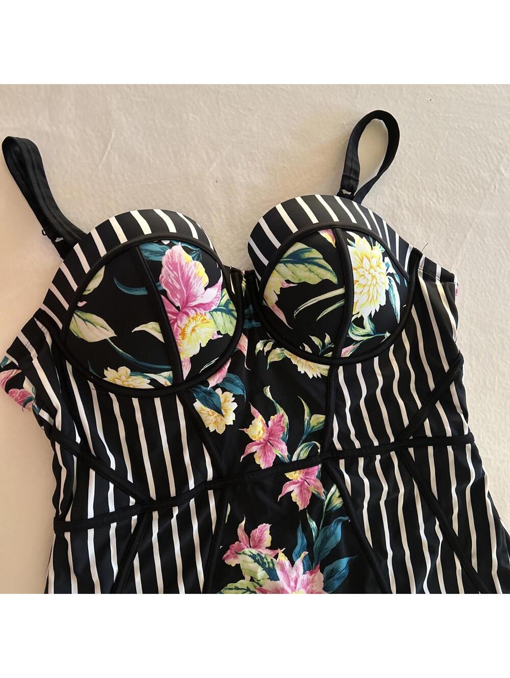 Torrid Black White Stripe Floral Underwire One Piece Swimsuit Size 2X 18-20 - Picture 5 of 5